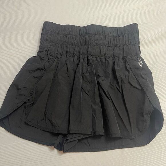 Free People Movement Black Nylon High Waisted Shorts Size Medium - Picture 1 of 8